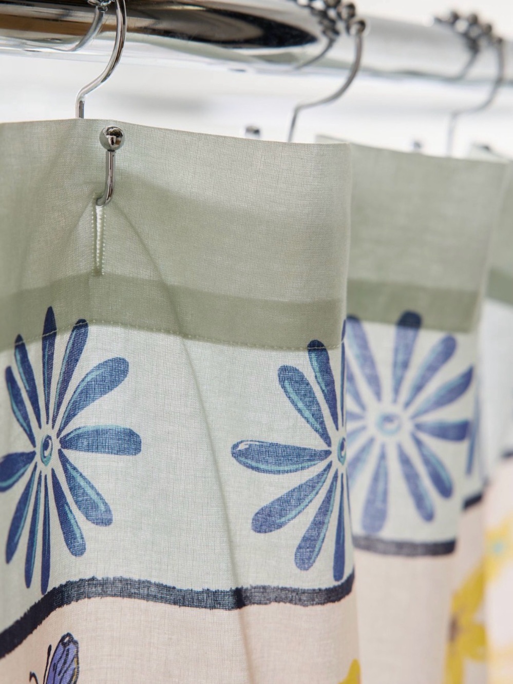 Urban Outfitters Zenia Floral Patterened Shower Curtain NEW - Picture 3 of 7